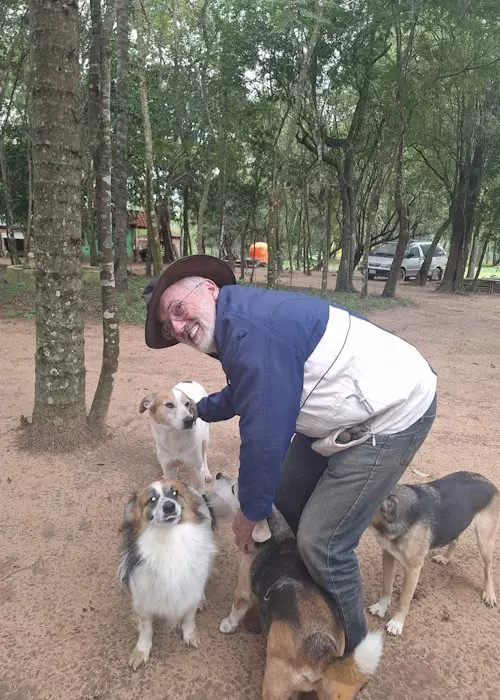 Buddelboom, Brigitte Fuzellier, Finca Buddelboom, Gnadenhof für Tiere, Pflanzenkurse, Tierschutz, spirituelle Kurse, Erlebniswochenende, Acuna, San Lorenzo, Oipic, Tierpaten, Spenden für den Gnadenhof, Hunde, Katzen, Esel, Schweine, Tiere aller Art, Auswanderer, Paraguay